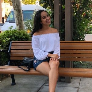 Meet your Posher, Dania